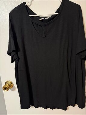 Cato Black Short Sleeve Top with Front Keyhole